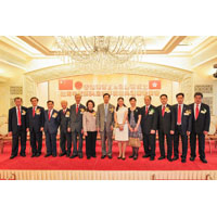 本社首長、 理事與遠道而來的潮汕三市慶賀團首長湯錫坤 趙紅 陶小平合影